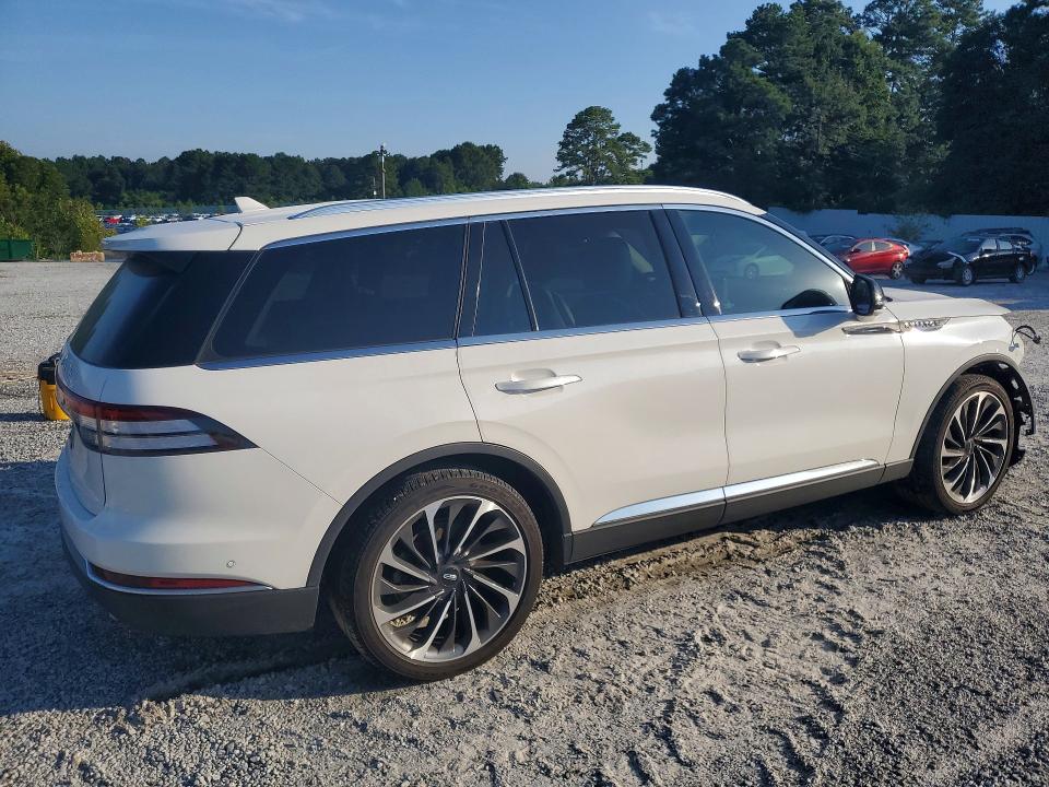 Photo 3 from auction – 2023 LINCOLN AVIATOR with VIN 5LM5J7WC1PGL05563