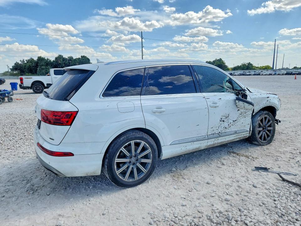 Photo 3 from auction – 2019 AUDI Q7 with VIN WA1LHAF70KD043274
