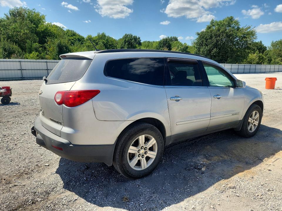 Zdjęcie 3 z aukcji – 2010 CHEVROLET TRAVERSE z VIN 1GNLVFED4AS102573