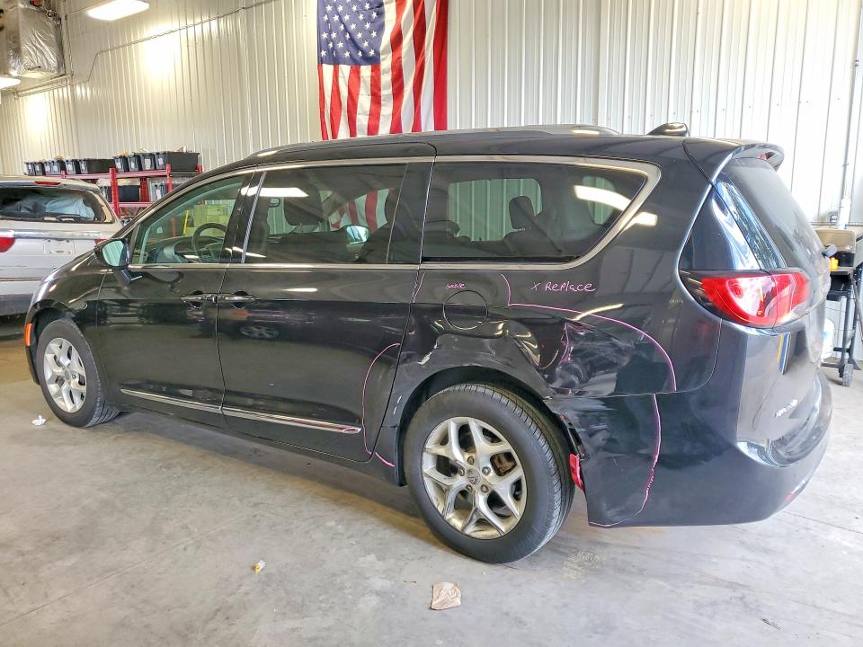 Photo 2 from auction – 2018 CHRYSLER PACIFICA with VIN 2C4RC1BG1JR103871
