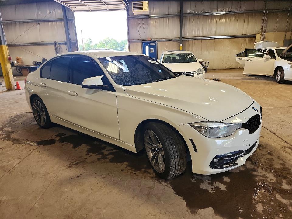 Снимка 4 от търг – 2018 BMW 330 с VIN WBA8D9G55JNU69308
