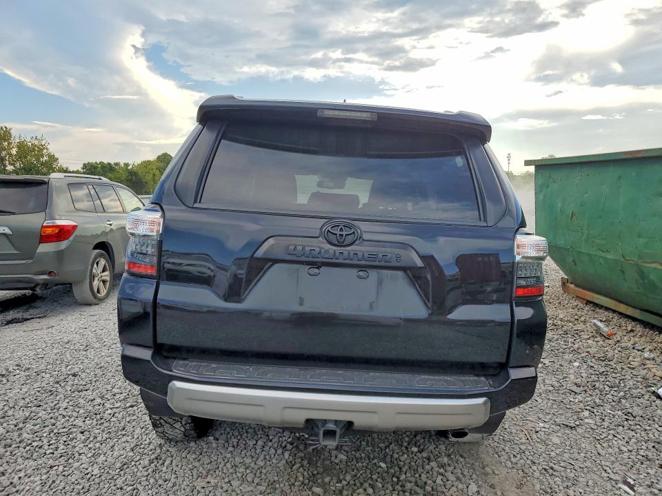 Photo 6 from auction – 2020 TOYOTA 4RUNNER with VIN JTEBU5JR8L5828839