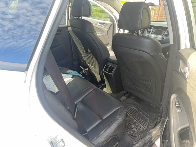 Photo 6 from auction – 2017 HYUNDAI TUCSON with VIN KM8J3CA21HU264373
