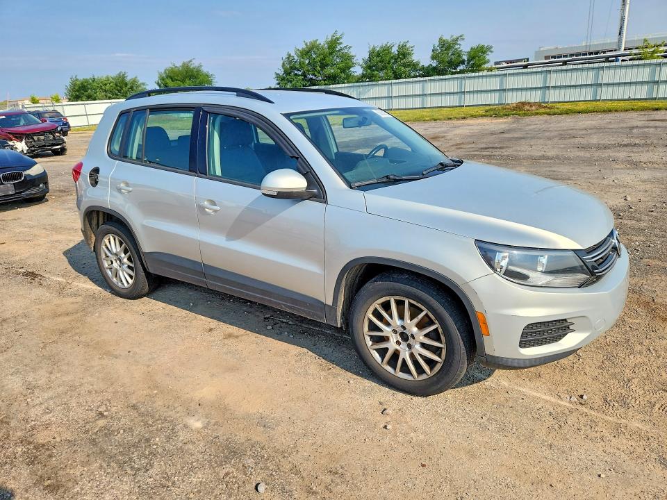 Photo 4 from auction – 2015 VOLKSWAGEN TIGUAN with VIN WVGBV7AX7FW520387