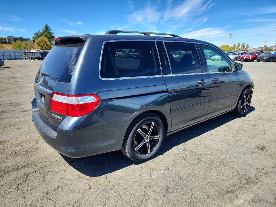 Photo 3 from auction – 2005 HONDA ODYSSEY with VIN 5FNRL38885B079078