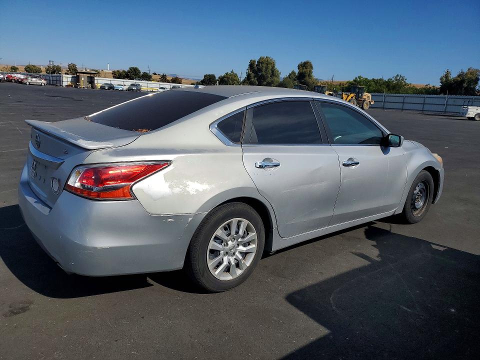 Photo 3 from auction – 2015 NISSAN ALTIMA with VIN 1N4AL3AP1FC444493