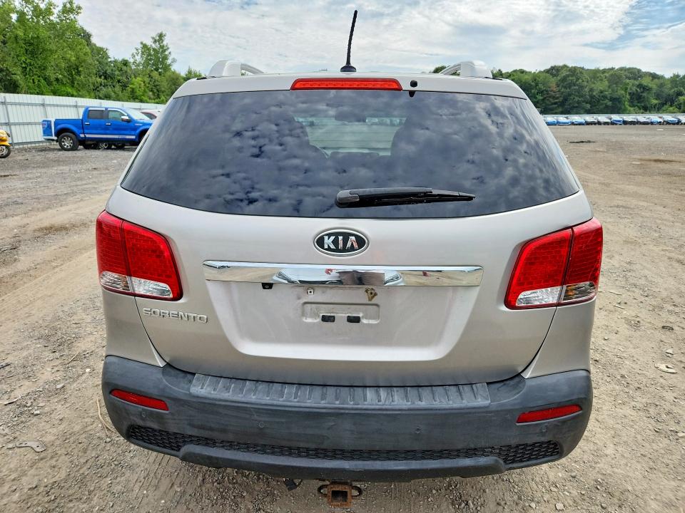 Photo 6 from auction – 2013 KIA SORENTO with VIN 5XYKT4A69DG382040