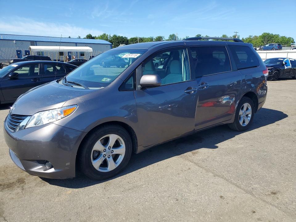 TOYOTA SIENNA 2011 مع رقم تعريف المركبة 5TDKK3DC6BS145553 - صورة من المزاد