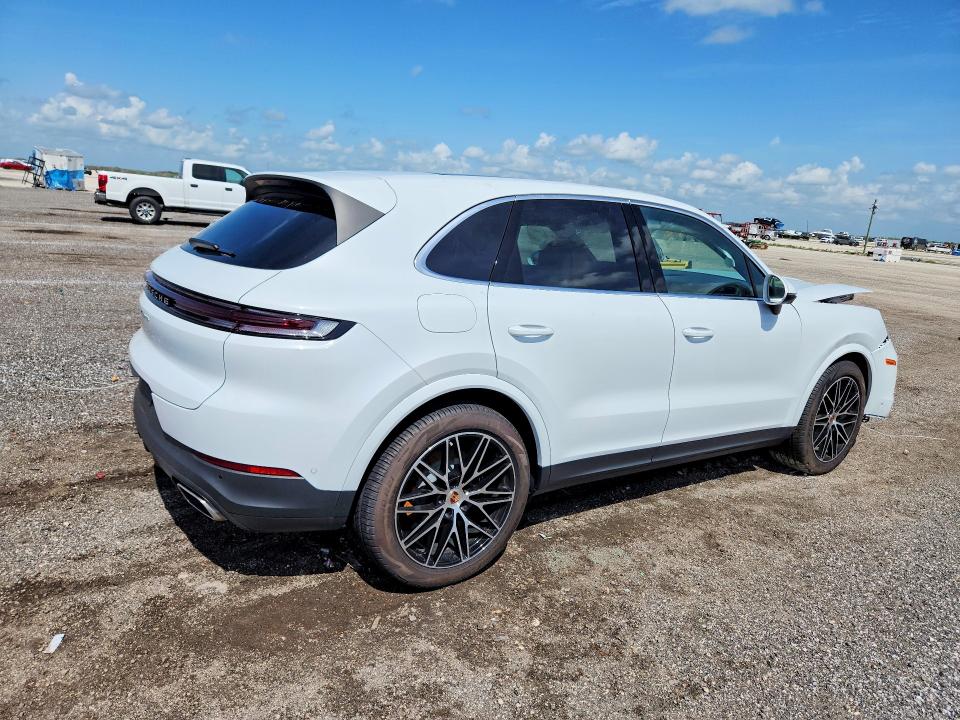 Photo 3 from auction – 2026 PORSCHE CAYENNE with VIN WP1AA2AYXTDA04005