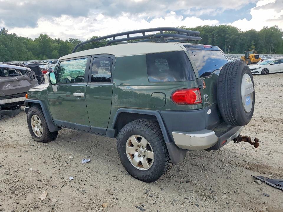 Photo 2 from auction – 2010 TOYOTA FJ CRUISER with VIN JTEBU4BF7AK083580