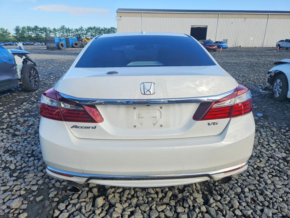 Снимка 6 от търг – 2017 HONDA ACCORD с VIN 1HGCR3F82HA019125