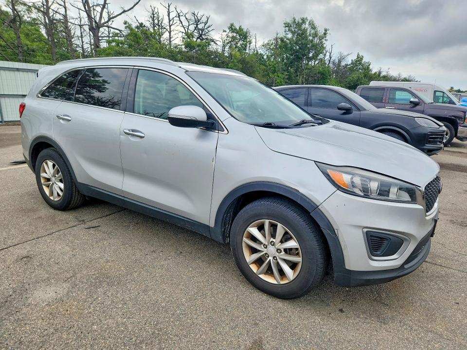 Photo 4 from auction – 2016 KIA SORENTO with VIN 5XYPG4A39GG038647