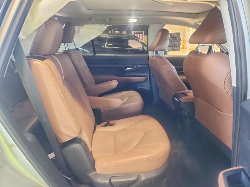 Photo 11 from auction – 2024 TOYOTA GRAND HIGHLANDER with VIN 5TDAAAB53RS043774