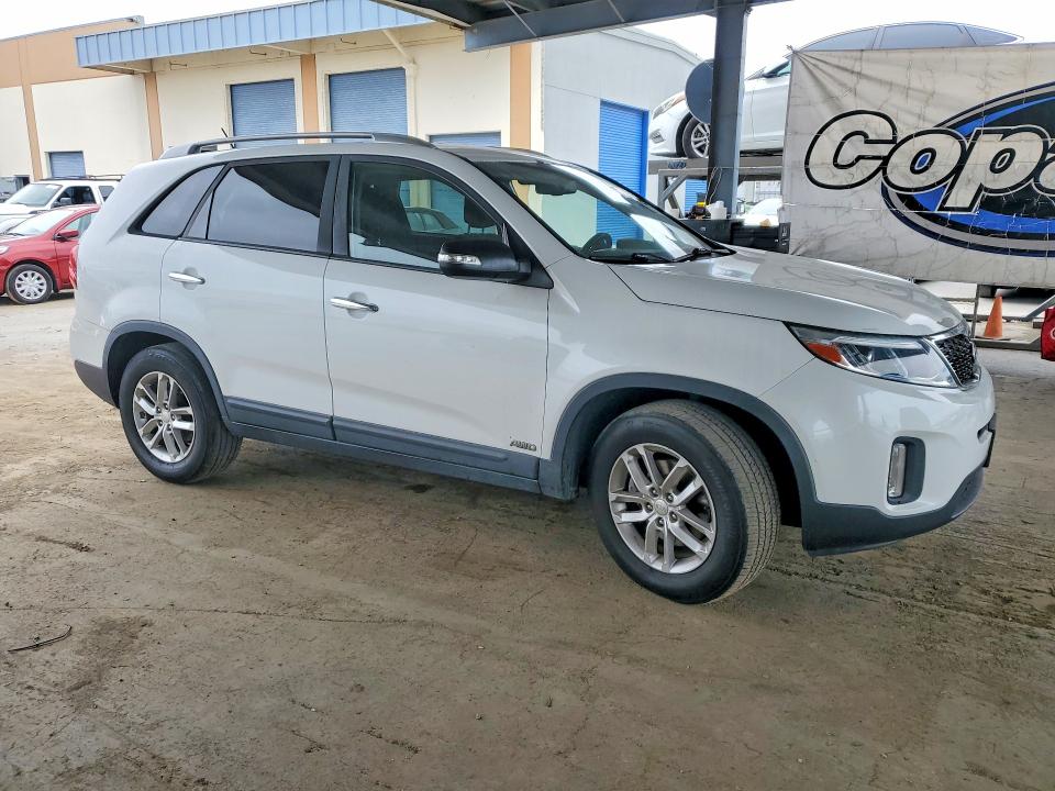 Photo 4 from auction – 2014 KIA SORENTO with VIN 5XYKTCA62EG497039