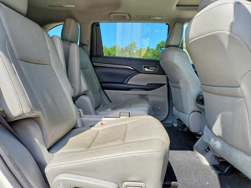 Photo 11 from auction – 2016 TOYOTA HIGHLANDER with VIN 5TDDKRFH2GS339590