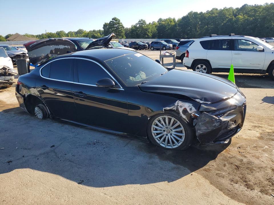 Photo 4 from auction – 2021 ALFA ROMEO GIULIA with VIN ZARFAMANXM7644827