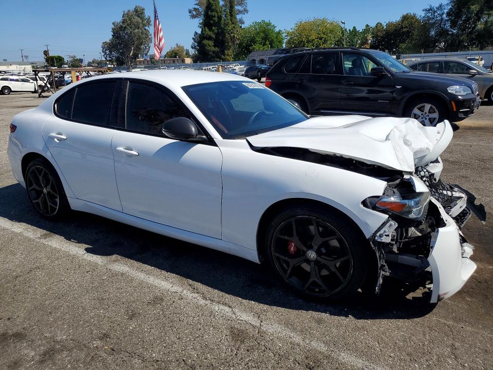 Photo 4 from auction – 2020 ALFA ROMEO GIULIA with VIN ZARFAMAN4L7634289