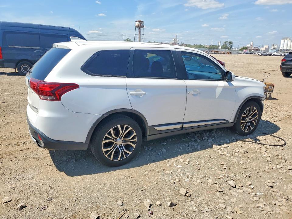 Photo 3 from auction – 2018 MITSUBISHI OUTLANDER with VIN JA4AD3A32JZ039666