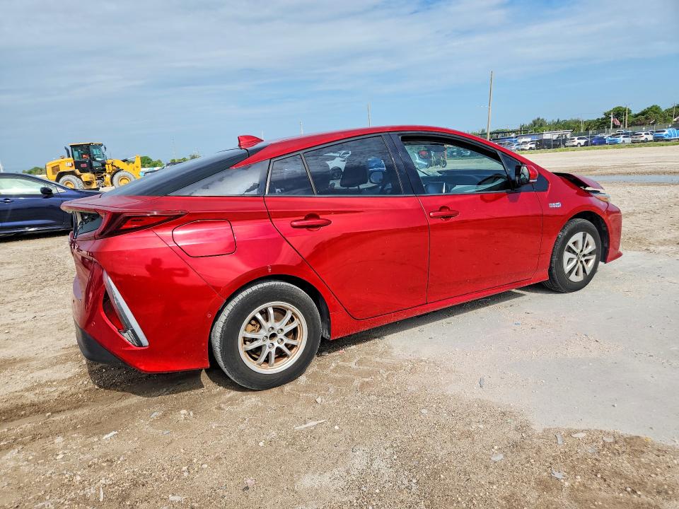 Photo 3 from auction – 2018 TOYOTA PRIUS PRIME with VIN JTDKARFP1J3070542