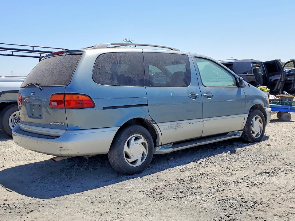 Photo 3 from auction – 2000 TOYOTA SIENNA with VIN 4T3ZF13C0YU300677