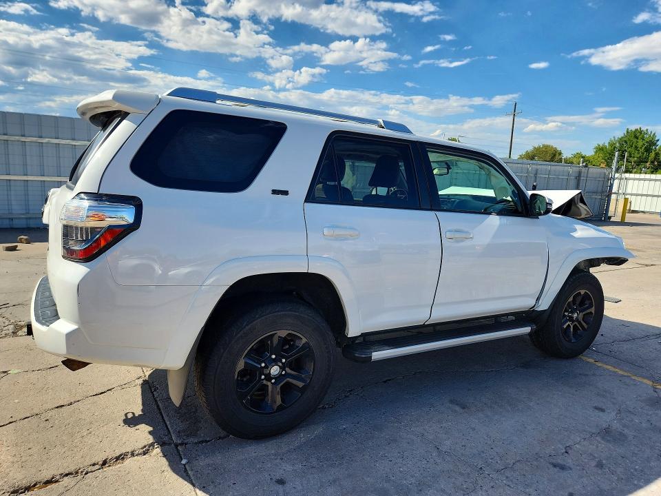 Photo 3 from auction – 2015 TOYOTA 4RUNNER with VIN JTEBU5JR6F5223769