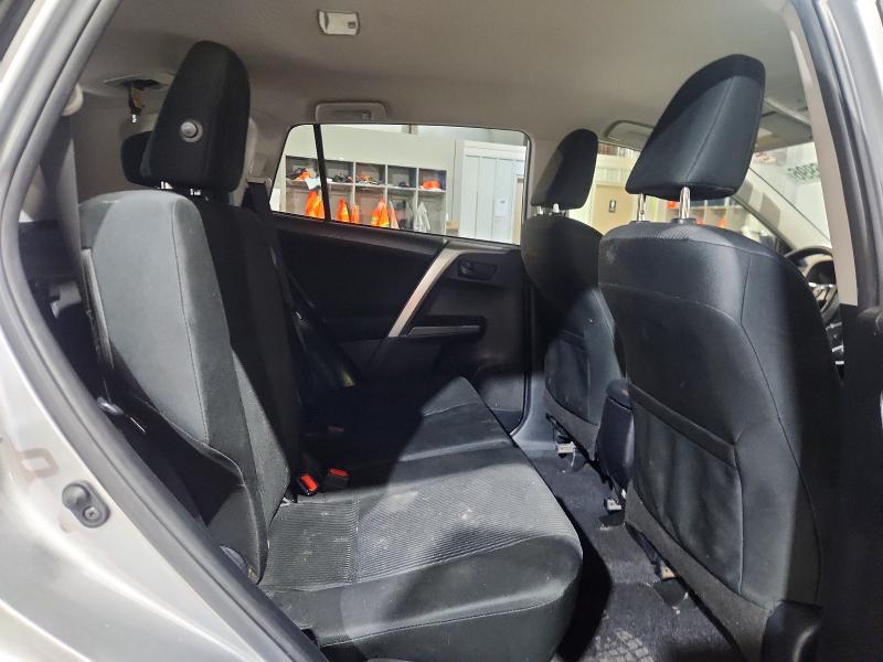 Photo 11 from auction – 2018 TOYOTA RAV4 with VIN JTMBFREV2JJ247709