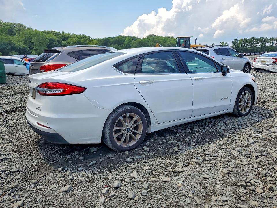 Photo 3 from auction – 2019 FORD FUSION with VIN 3FA6P0LU5KR158167