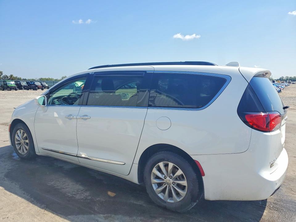 Photo 2 from auction – 2017 CHRYSLER PACIFICA with VIN 2C4RC1BG8HR583529