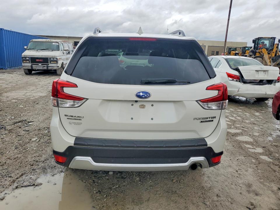 Photo 6 from auction – 2019 SUBARU FORESTER with VIN JF2SKAWC1KH472076