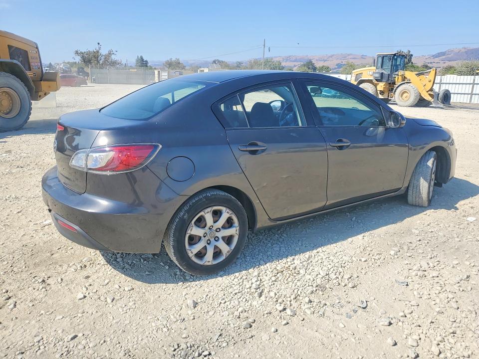Photo 3 from auction – 2011 MAZDA 3 with VIN JM1BL1UF1B1470605