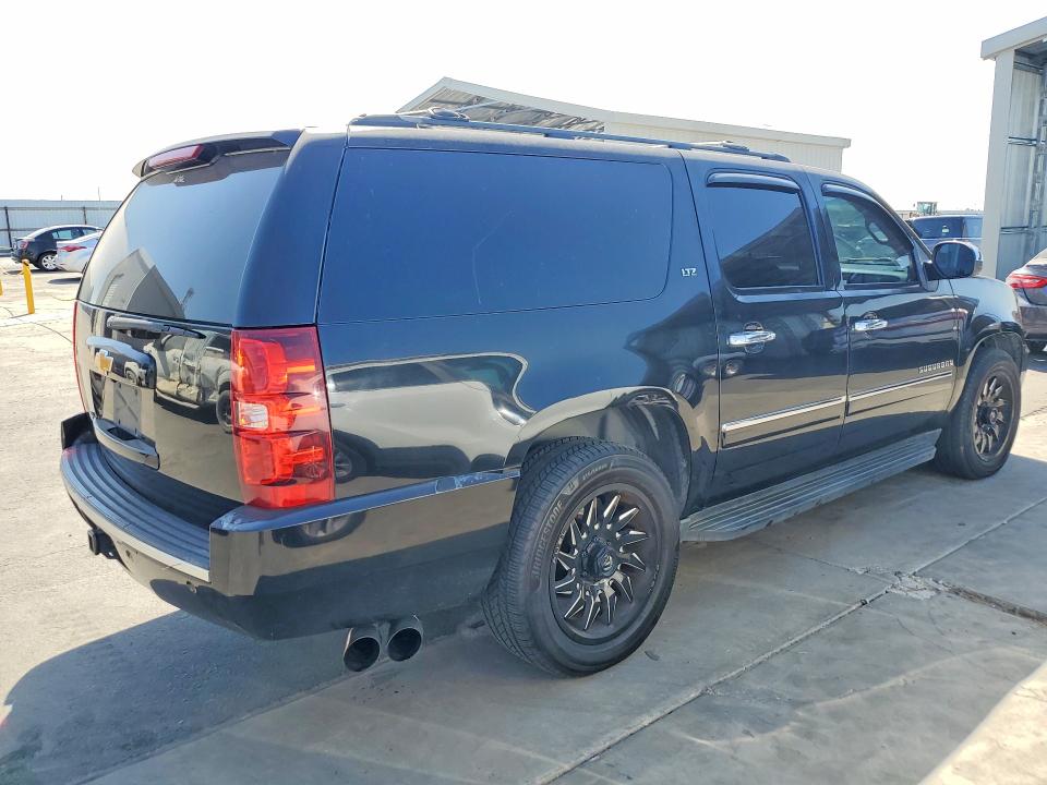 Photo 3 from auction – 2014 CHEVROLET SUBURBAN with VIN 1GNSCKE08ER110048