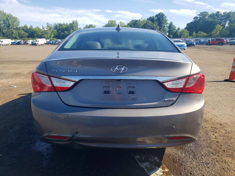 Photo 6 from auction – 2011 HYUNDAI SONATA with VIN 5NPEC4AC1BH059822
