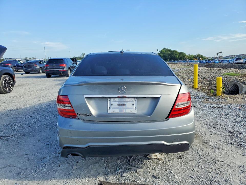 Photo 6 from auction – 2014 MERCEDES-BENZ C with VIN WDDGF4HB6EA948954