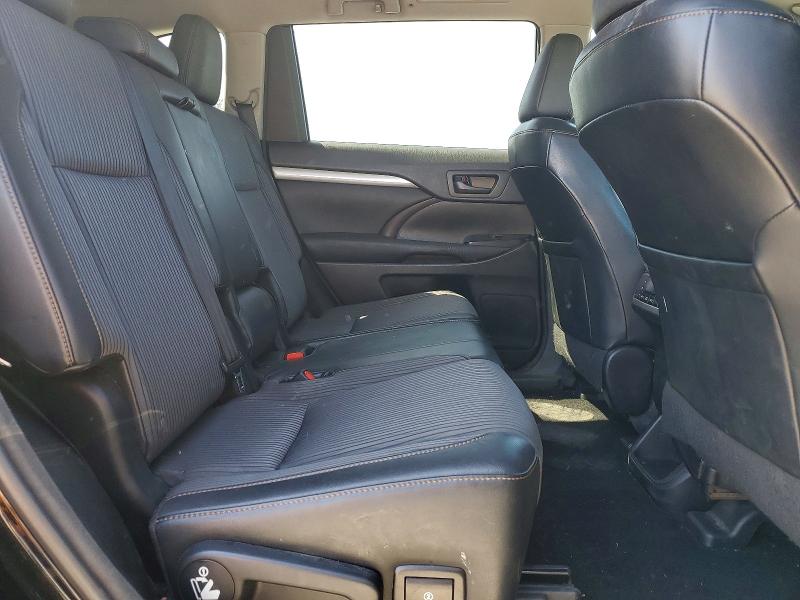 Photo 11 from auction – 2016 TOYOTA HIGHLANDER with VIN 5TDBKRFH4GS280856