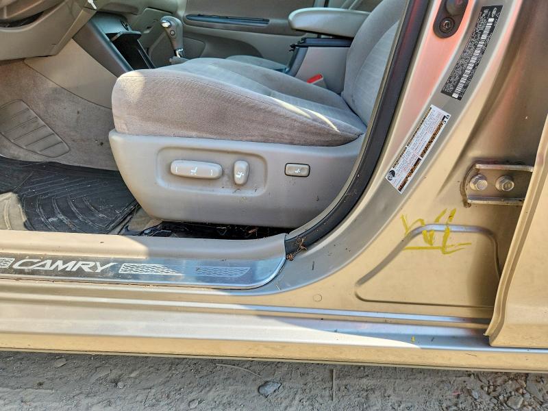 Photo 12 from auction – 2005 TOYOTA CAMRY with VIN JTDBE32K450313442