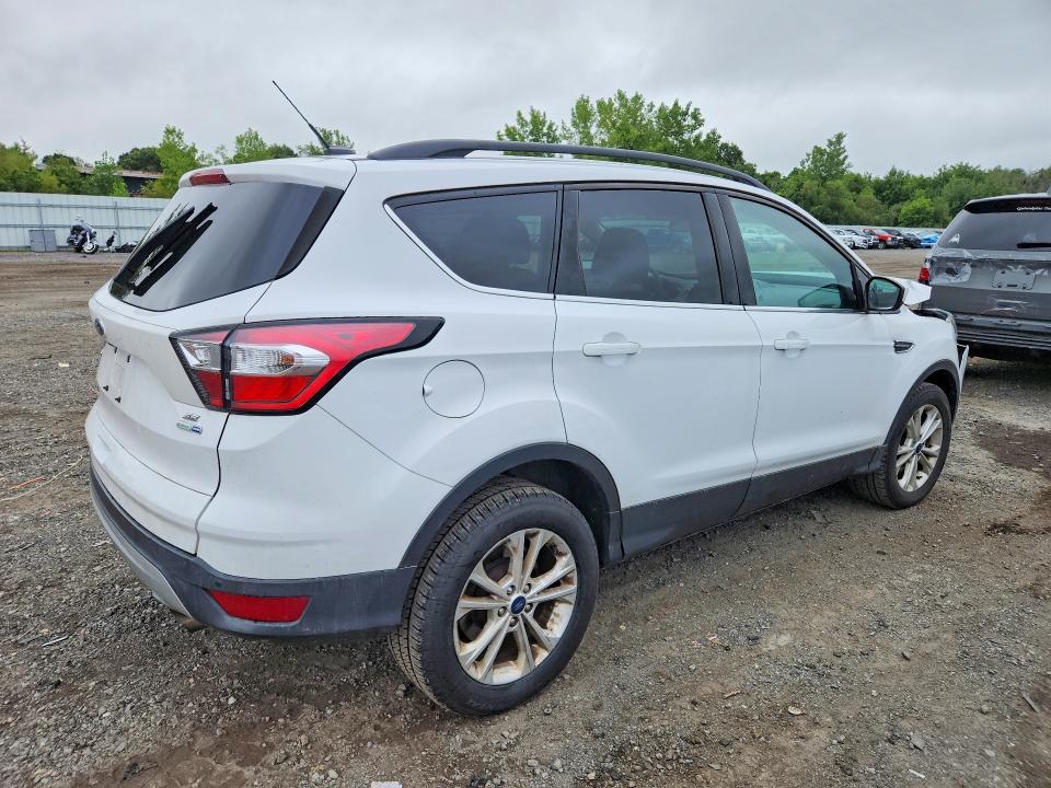 Photo 3 from auction – 2017 FORD ESCAPE with VIN 1FMCU9GD2HUF00174