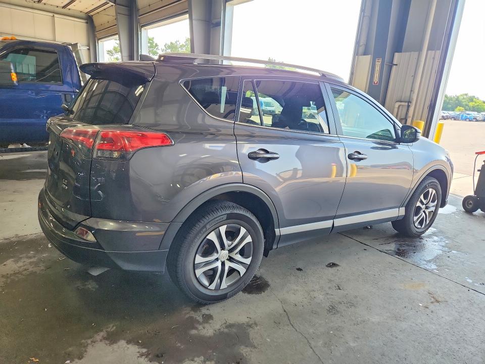 Photo 3 from auction – 2018 TOYOTA RAV4 with VIN JTMBFREV0JJ736027