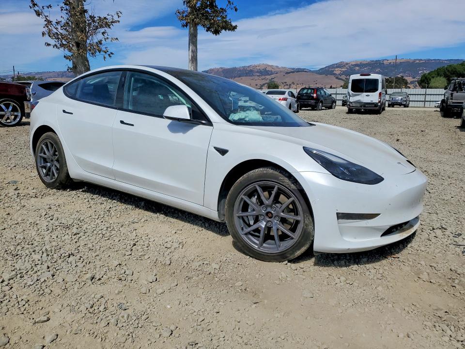 صورة رقم 4 من المزاد - 2021 TESLA MODEL 3 مع VIN 5YJ3E1EB5MF072656