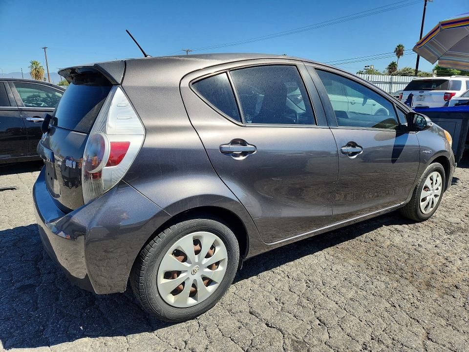 Photo 3 from auction – 2014 TOYOTA PRIUS C with VIN JTDKDTB3XE1560146
