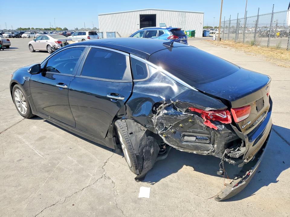 Photo 2 from auction – 2018 KIA OPTIMA with VIN 5XXGT4L30JG260384