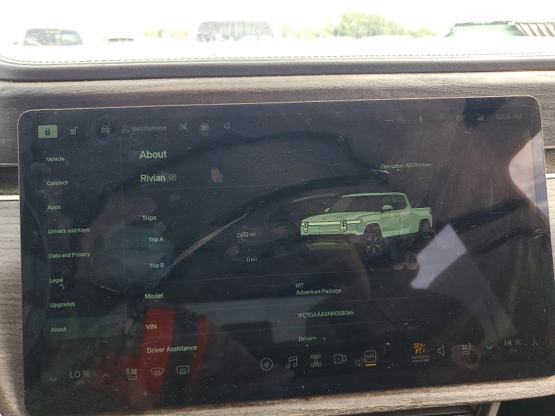Photo 9 from auction – 2022 RIVIAN R1T with VIN 7FCTGAAAXNN008066