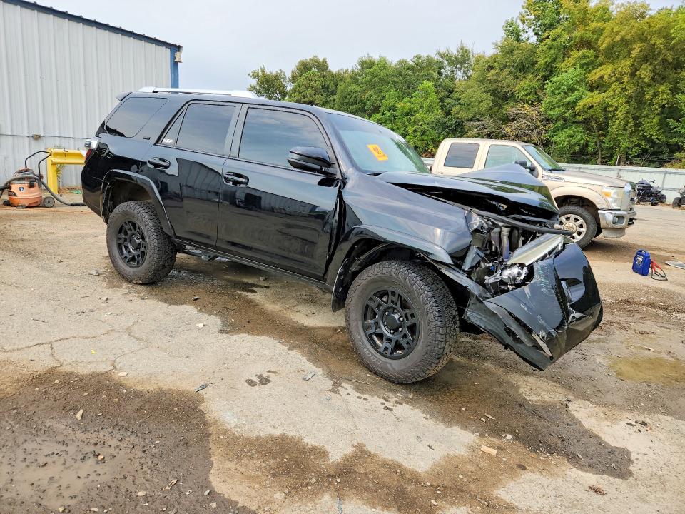 Photo 4 from auction – 2018 TOYOTA 4RUNNER with VIN JTEZU5JR4J5187202