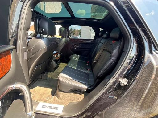 Photo 10 from auction – 2017 BENTLEY BENTAYGA with VIN SJAAC2ZV4HC016056