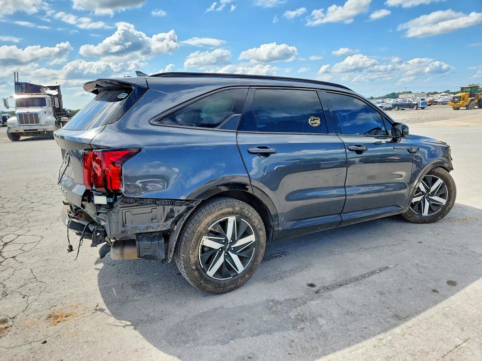 Photo 3 from auction – 2022 KIA SORENTO with VIN 5XYRH4LF7NG133668