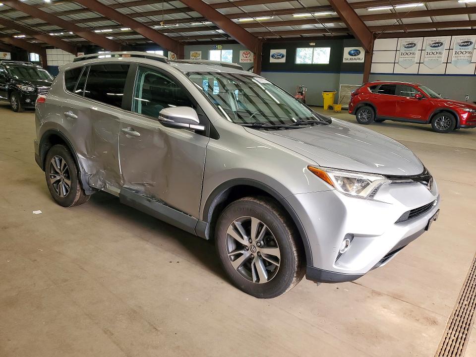 Photo 4 from auction – 2018 TOYOTA RAV4 with VIN 2T3RFREV3JW796397