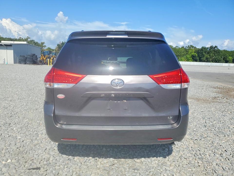 Photo 6 from auction – 2011 TOYOTA SIENNA with VIN 5TDKA3DC4BS005732