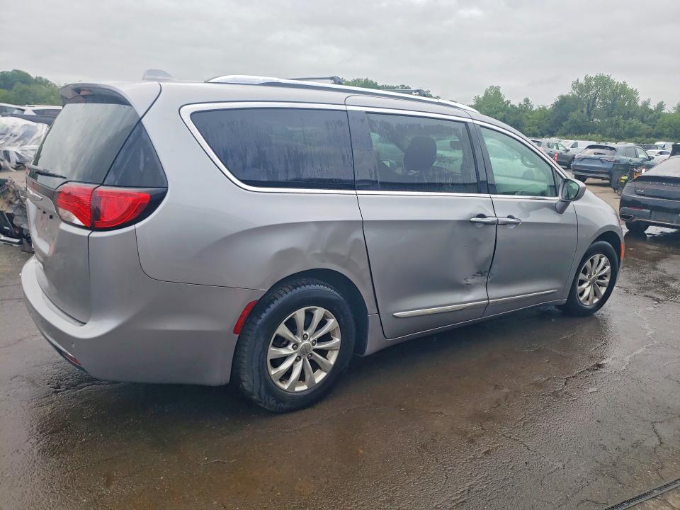 Photo 3 from auction – 2018 CHRYSLER PACIFICA with VIN 2C4RC1BG5JR290693