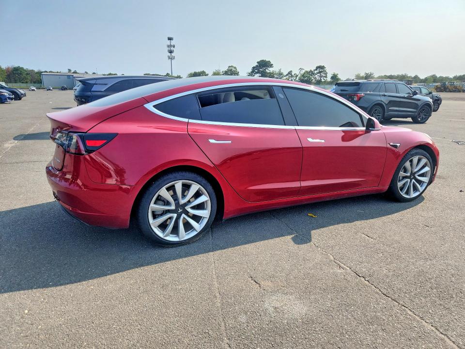 Zdjęcie 3 z aukcji – 2018 TESLA MODEL 3 z VIN 5YJ3E1EB2JF147552