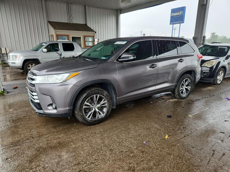 TOYOTA HIGHLANDER 2018 with VIN 5TDBZRFH4JS915108 - Photo from auction