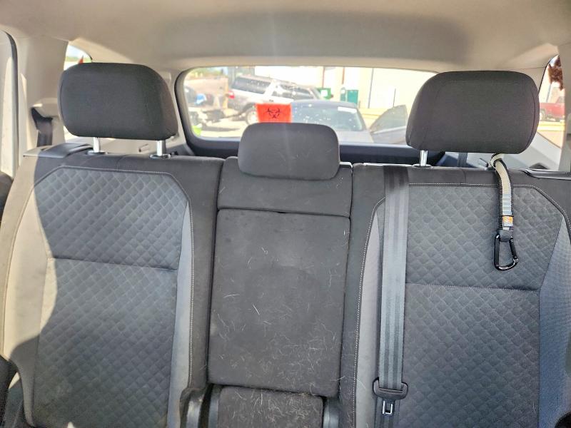 Photo 10 from auction – 2018 VOLKSWAGEN TIGUAN with VIN 3VV1B7AX4JM012154